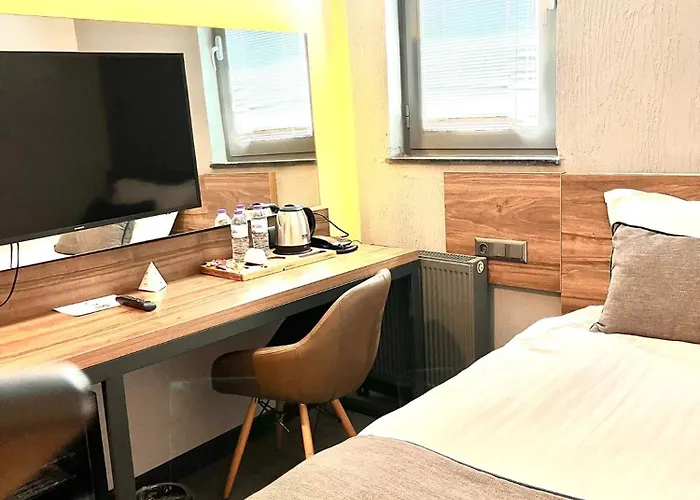 Falcon 1511 酒店 3*