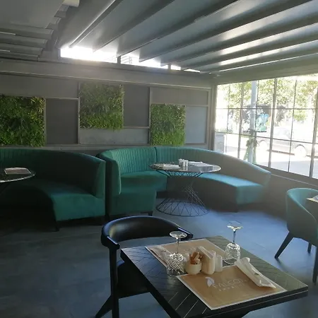 Falcon 1511 Hotel