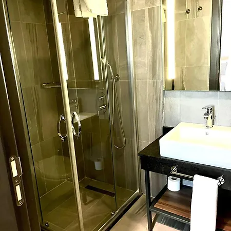 Отель Falcon 1511