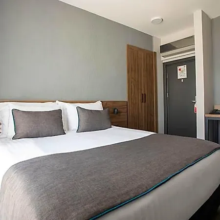 Falcon 1511 Hotel